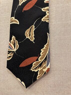 Black Floral-Leaf Men's Tie with Brown Accents